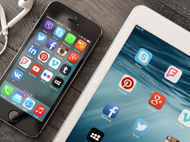 Social Media Apps on Mobile Devices